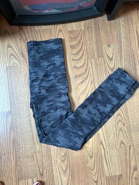 SPANX Small Black & Gray Camo Leggings